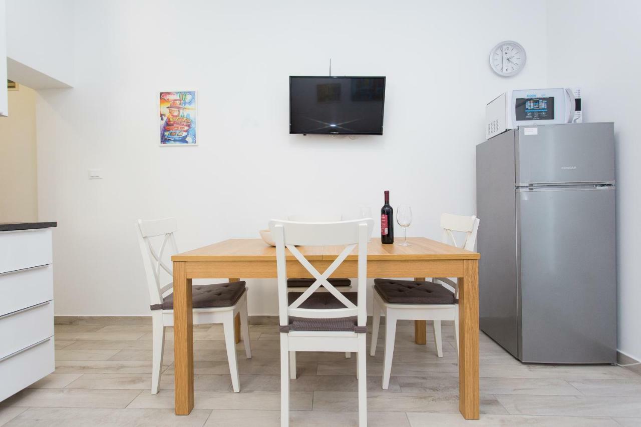 Apartments Pinery Makarska Bagian luar foto