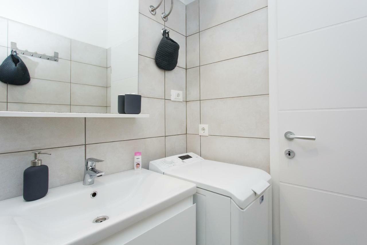 Apartments Pinery Makarska Bagian luar foto
