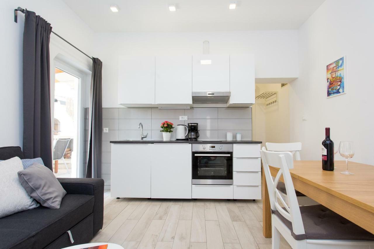 Apartments Pinery Makarska Bagian luar foto