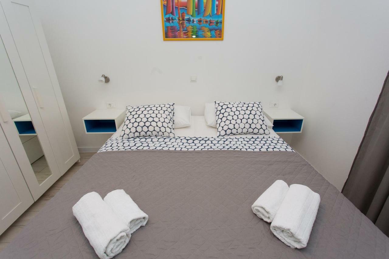 Apartments Pinery Makarska Bagian luar foto